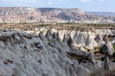 Kapadokya, Doğu-Orta Anadolu, Türkiye, Küçük Asya 'da yarı kurak bir bölge. Peri bacası kaya oluşumları, kuleler, koniler, vadiler ve mağaralar.