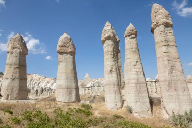 Kapadokya, Doğu-Orta Anadolu 'nun antik bir ilçesi, günümüz Türkiye' sinin merkezinde, Taurus Dağları 'nın kuzeyindeki engebeli platoda yer alıyor..