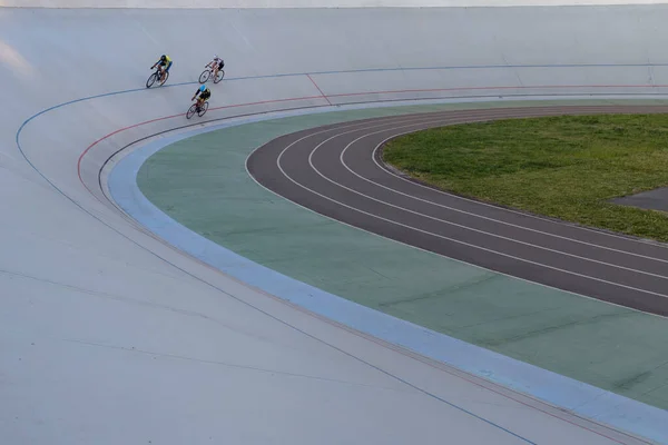 Three Cyclists Compete Cycle Track Circle Kyiv Ukraine — ストック写真