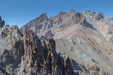 Türkiye 'nin Ergies Dağı - çok sayıda monogenetik baca ve lav kubbeleri ile çevrili büyük stratovolcano