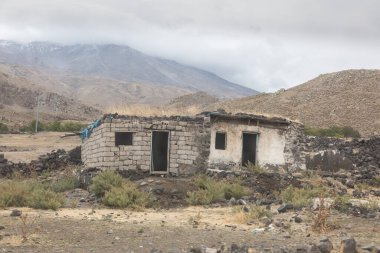 Eski terk edilmiş fakir evleri, Doğu Anadolu Bölgesi, Türkiye