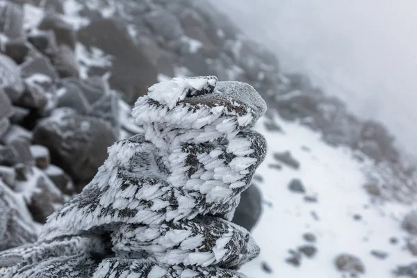 Frozen Rocks Stones Tourist Hike Path Mountains Early Morning — 스톡 사진