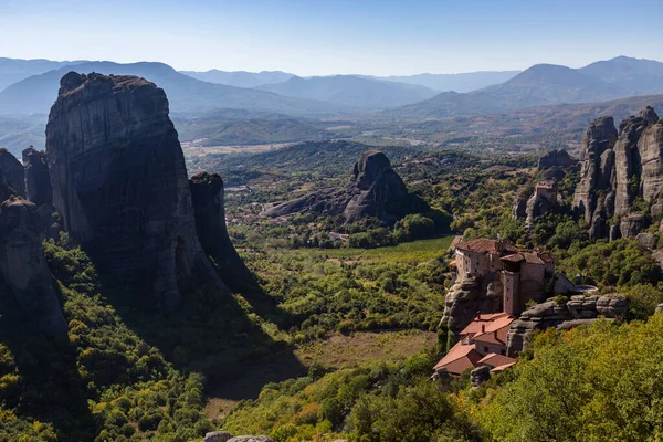 Widok Miasto Kalabaka Cudownego Klasztoru Formacji Skalnej Meteora Grecja — Zdjęcie stockowe