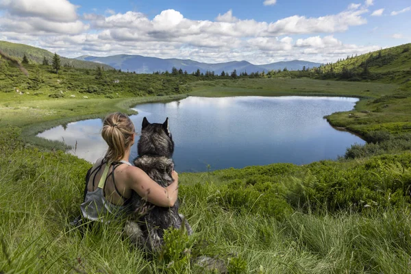 Beautiful Girl Her Adorable Dog Friend Siberian Husky Hiking Blue — стокове фото