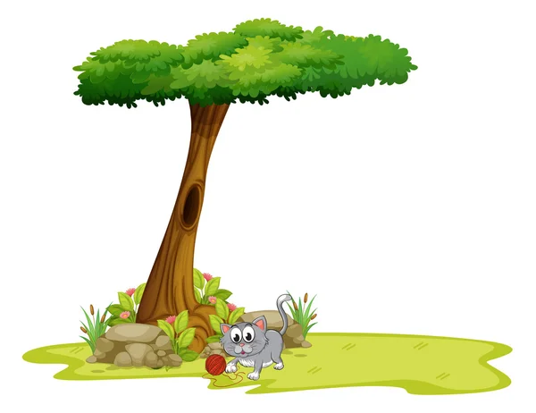 Un gato gris debajo de un árbol con un agujero — Vector de stock