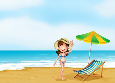 Plajda şemsiye ve sandalye ile bir kadın