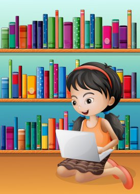bir kız ile bir laptop önünde ahşap raflar