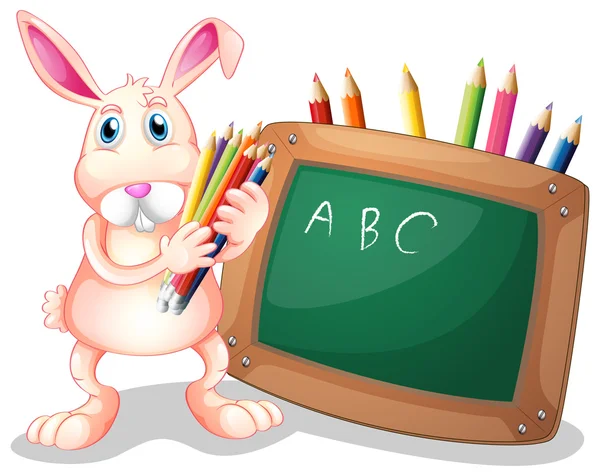 Um coelho com canetas para colorir ao lado de um quadro negro — Vetor de Stock