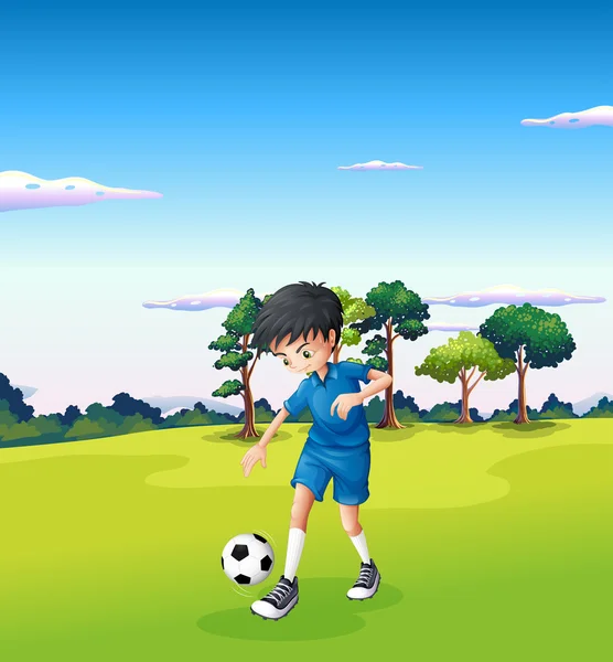 一个在森林里踢足球的男孩 — 图库矢量图片
