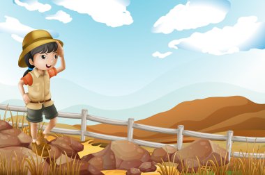 Yalnız yürüyen genç bir kadın explorer