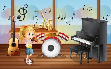 müzik aletleri ile oda içinde kadın müzisyen