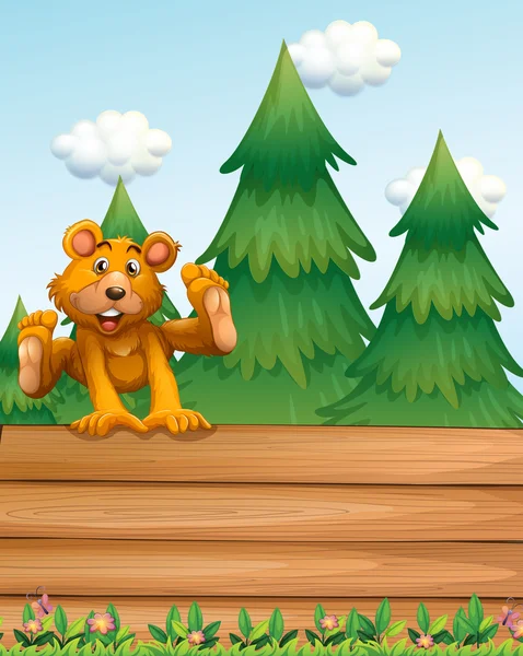 Un orso giocoso sopra il cartello vicino ai pini — Vettoriale Stock