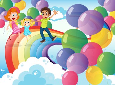 gökkuşağı ve kayan balon oynarken mutlu bir aile