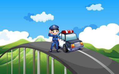 bir polis ve devriye arabasını yolun ortasında