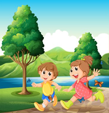 nehir kenarında oynarken çocuklar mutlu ve enerjik