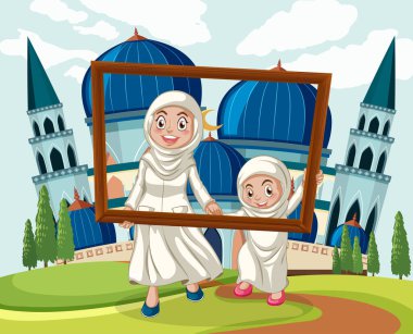 Anne ve kızı ellerinde fotoğraf çerçevesi tutuyorlar.