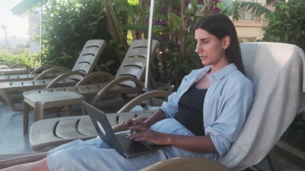 Portrait Woman Working Laptop Close Upset Businesswoman Thinking Mistakes Work — Stock Video