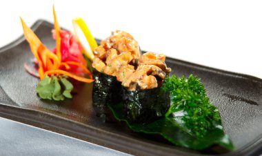 limon 1 bambu yaprak üzerinde iki nigiridzusi