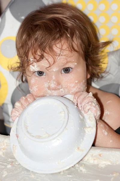 Hungry soiled baby — Stock Photo, Image