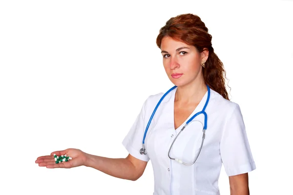 Médico dando ou mostrando pílulas — Fotografia de Stock