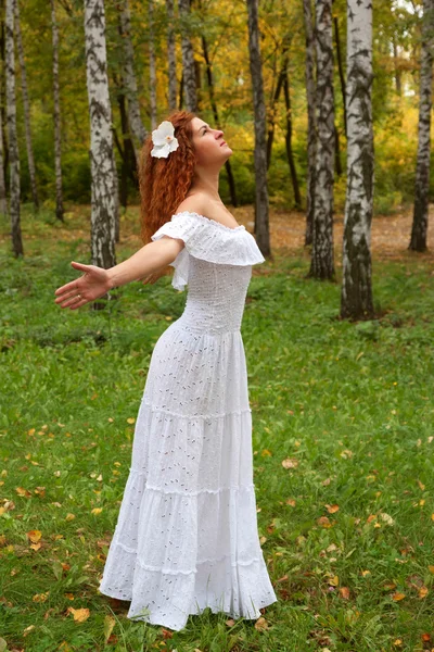 Bride looking up, arms. as if flying — Stock Photo, Image