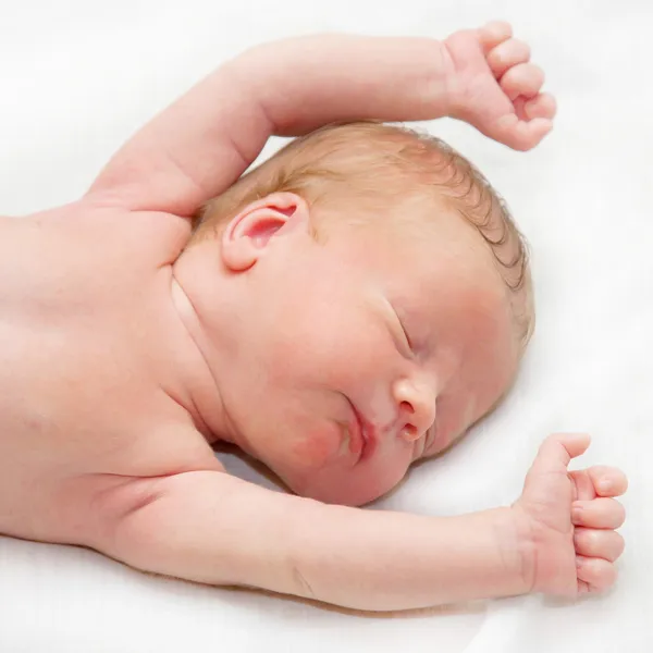 Sommeil profond bébé minuscule — Photo