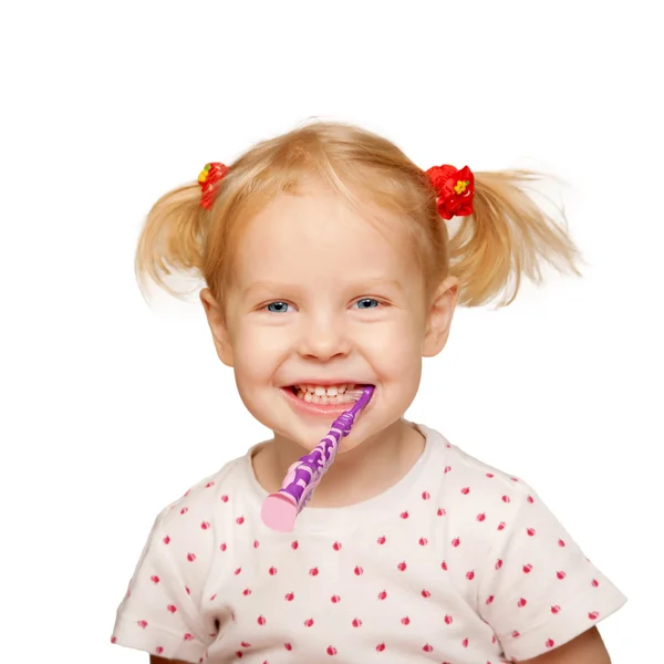 Całkiem mała dziewczynka szczotkowanie zębów. — Zdjęcie stockowe