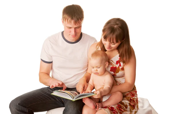 Bébé, mère et père lisant le livre — Photo