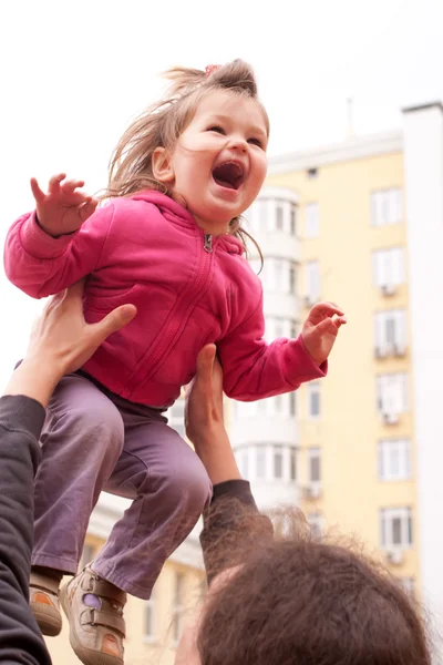 Father lifting up girl — Stock Photo, Image