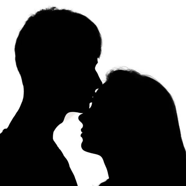 Silhouette of a young couple in love. — Stock Photo, Image