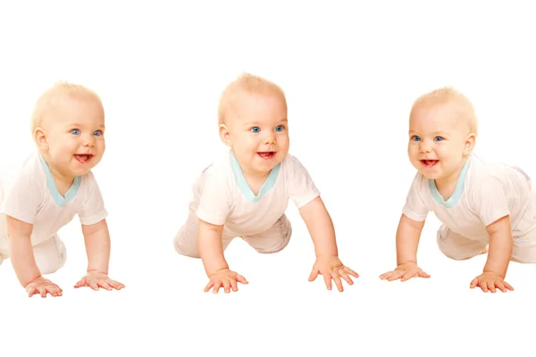 Drei glückliche Babys krabbeln und lachen. — Stockfoto