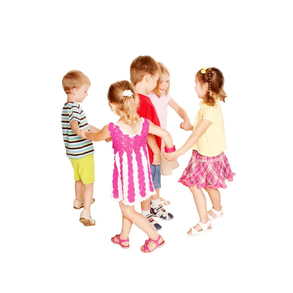 Groep van kleine kinderen dansen, hand in hand — Stockfoto