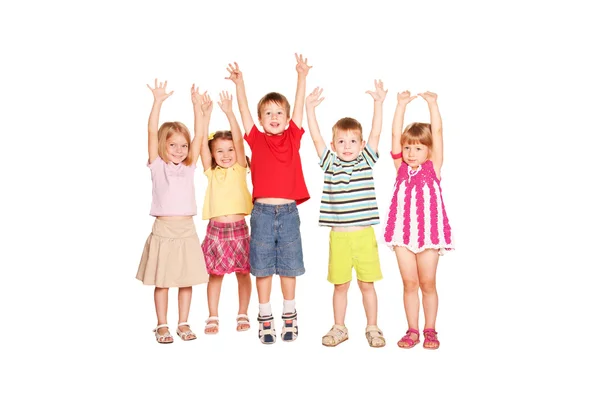Ομάδα των παιδιών, αυξάνοντας τα χέρια τους επάνω — Φωτογραφία Αρχείου