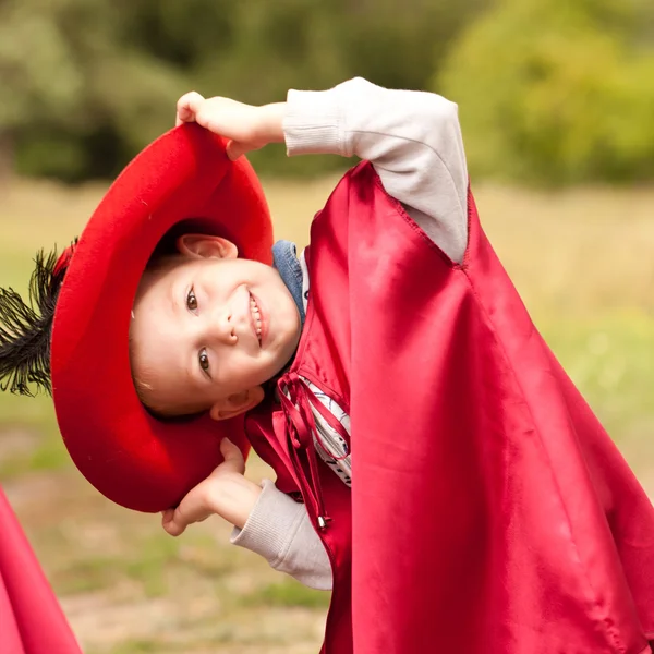 Glücklicher Junge im Karnevalskostüm Musketier — Stockfoto