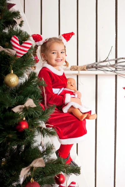 サンタ クロースとして身に着けている小さな子供 — ストック写真