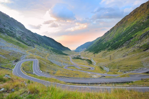 Camino sinuoso de Transfagarasan — Foto de Stock