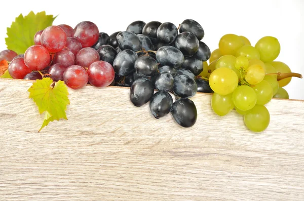 Types of grapes on wood — Stock Photo, Image
