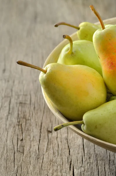 Fresh pears in bowl — Stock Photo, Image