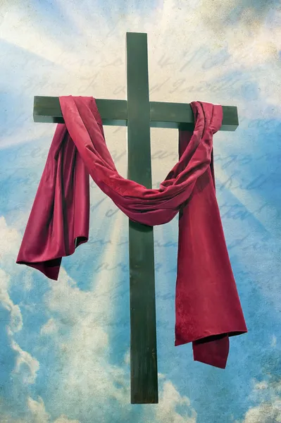 Gran cruz cristiana con rayos de sol Imagen de archivo