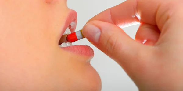 Woman taking pills — Stock Photo, Image