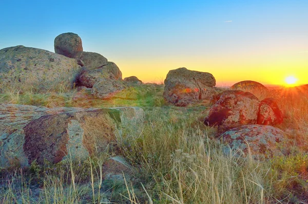 Puesta de sol sobre las colinas de Dobrogea — Foto de Stock