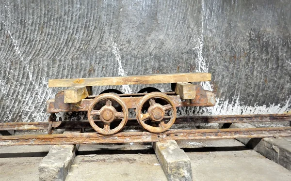 Viejo vagón dentro de la mina de sal —  Fotos de Stock