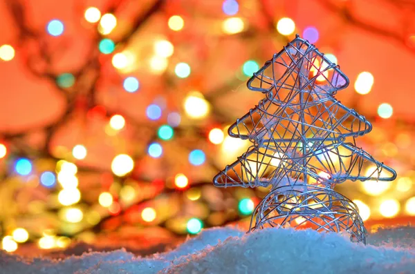 Árvore de natal com fio de prata — Fotografia de Stock