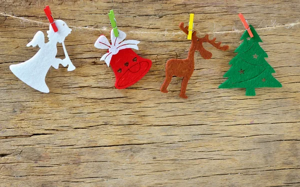 木製ボード上のクリスマスの装飾 — ストック写真