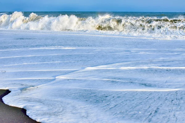 Onda oceanica sulla sabbia — Foto Stock