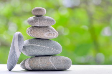 Piramit taş, nehir taşları tanzimi