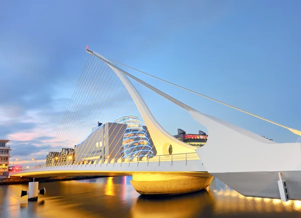 THE SAMUEL BECKETT BRIDGE — Stock Photo, Image