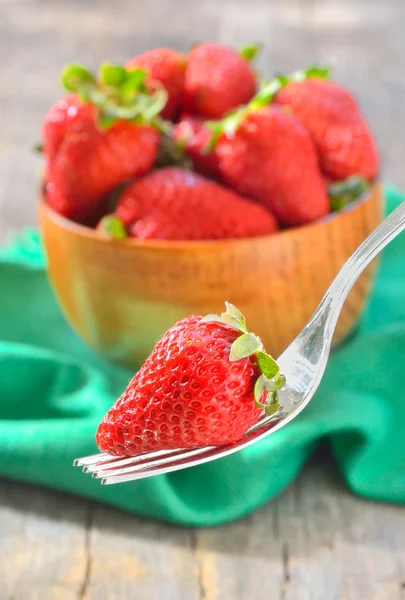 Erdbeere in Schüssel — Stockfoto