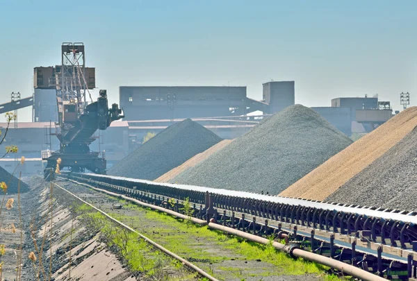 Nave da carico in minerale per le acciaierie — Foto Stock