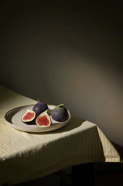 Figs Fruits Placed Small Plate Table Tablecloth Sunshine — ストック写真